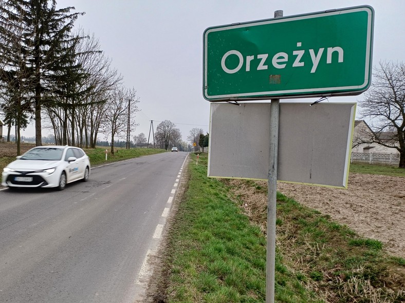 Orzeżyn tworzy jeden obwód wyborczy z czterema pobliskimi wioskami