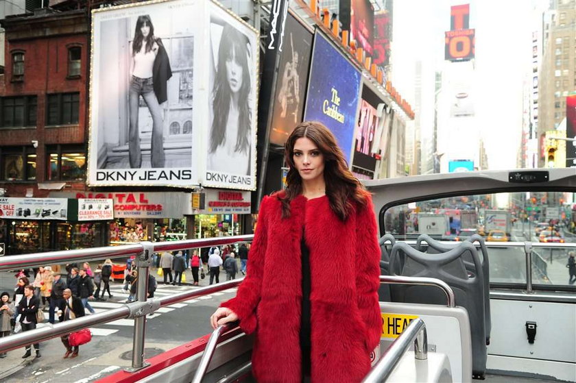 Ashley Greene dżinsy DKNY 2012