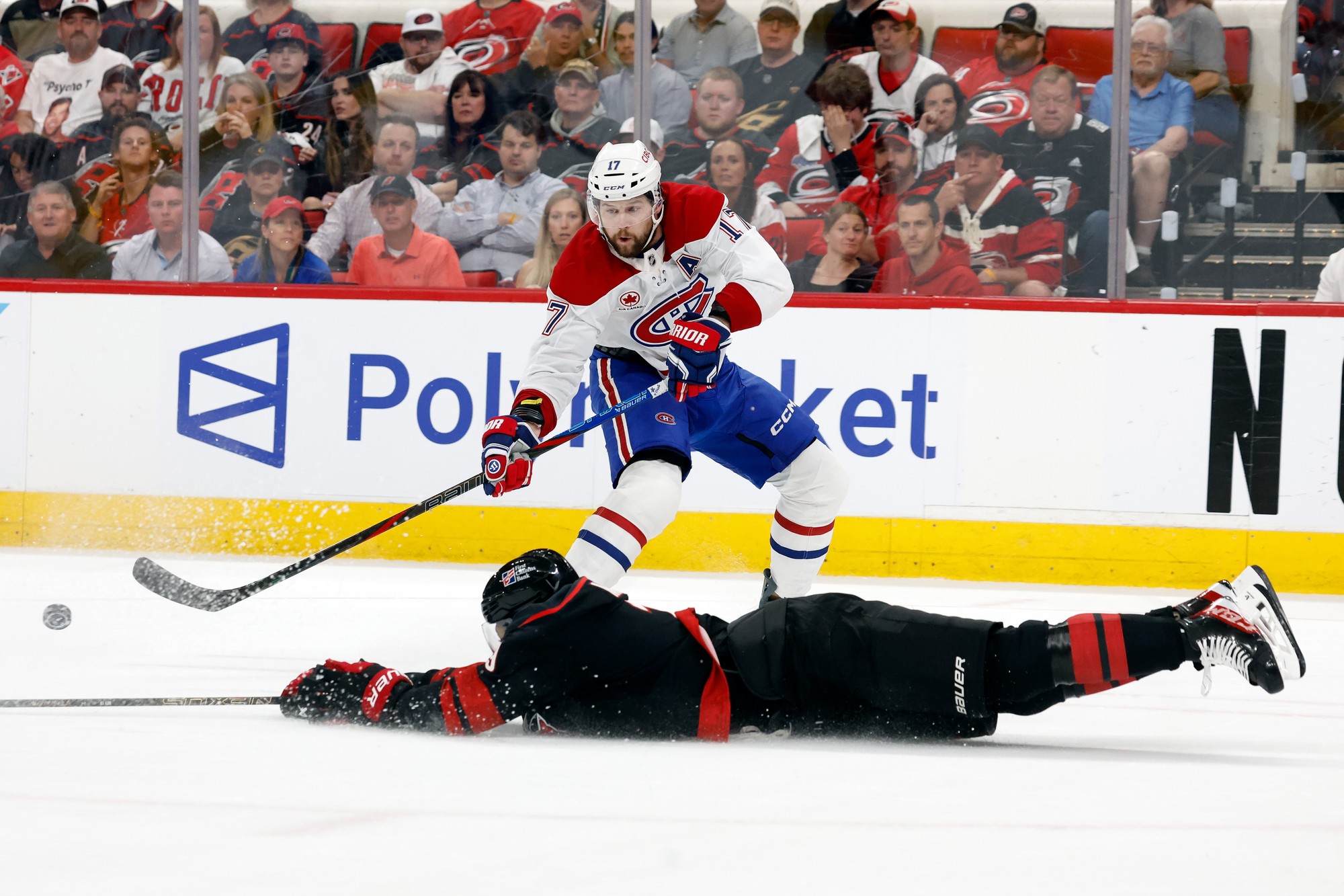 Zápas play-off NHL: Carolina Hurricanes - Montreal Canadiens. 