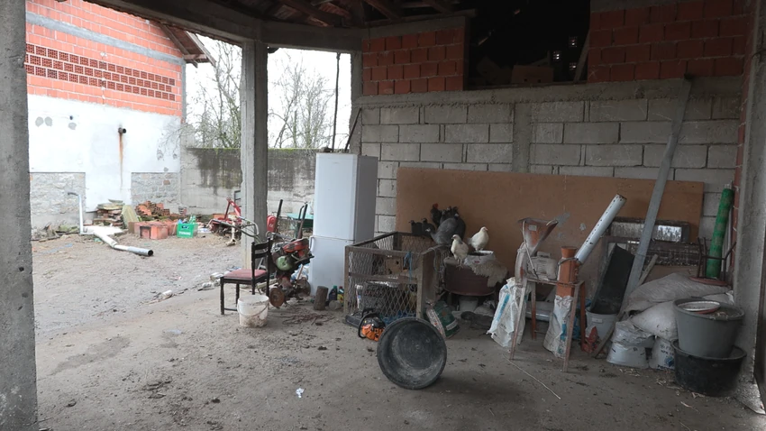 Ovde je odrasla Anita Stanojlović: Trošna kuća, traktor i štala