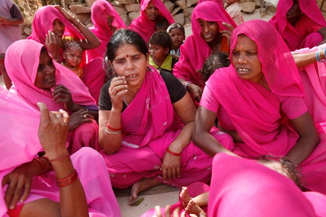 Gulabi banda
