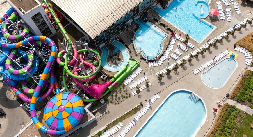 Nowy aquapark będzie ponad dwukrotnie większy niż osiedlowe pływalnie na Brochowie i Zakrzowie, a jednocześnie mniejszy niż główny kompleks przy ul. Borowskiej (na zdjęciu).