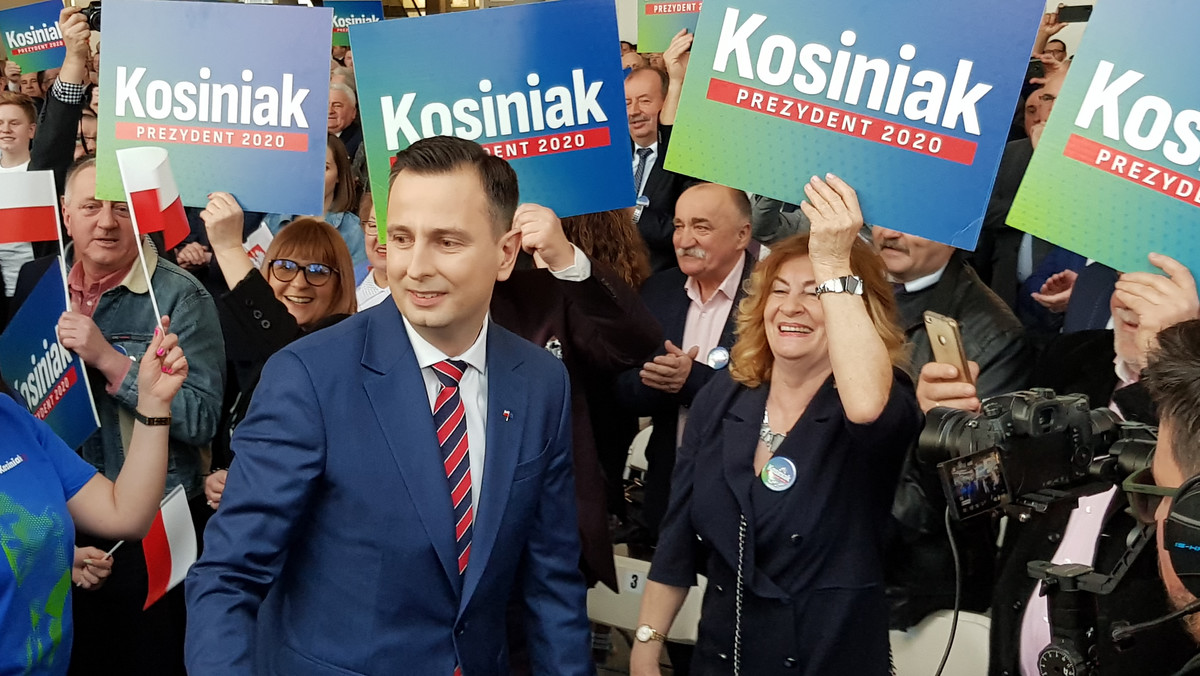 Kandydat PSL na prezydenta Polski, Władysław Kosiniak-Kamysz, w Jasionce niedaleko Rzeszowa zainaugurował swoją kampanię wyborczą. Konwencja przebiegła sprawnie, ale organizatorzy nie ustrzegli się poważnych błędów. Prawdziwą gwiazdą wydarzenia została żona kandydata Paulina Kosiniak-Kamysz, której wystąpienie porwało tłumy.