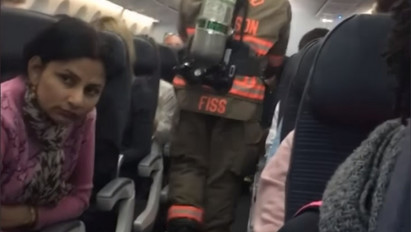 Durva: mobiltelefonja miatt szenvedett égési sérülést egy utas a repülőn