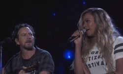 Takiego duetu jeszcze nie było: Eddie Vedder śpiewa z Beyoncé