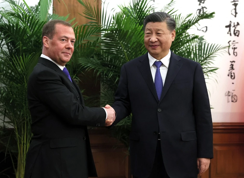 Dmitrij Medvedev i Si Đinping u Pekingu
