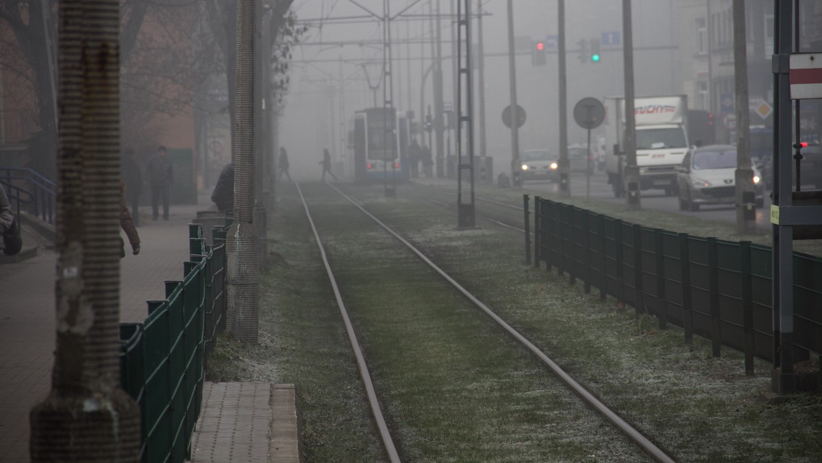 To już pewne. Z powodu gęstego smogu komunikacja miejska będzie dziś bezpłatna dla kierowców. To już czternasty raz w tym sezonie grzewczym, a trzynasty w tym roku.