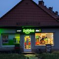 Żabka ogłasza się "królową hot dogów". Wiadomo, ile ich sprzedaje