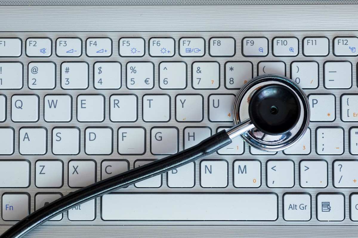 Większość Polaków pracuje w czasie choroby