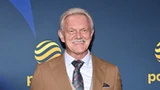 Cezary Pazura siwy i z wąsem. Aktor zaskoczył metamorfozą [FOTO]