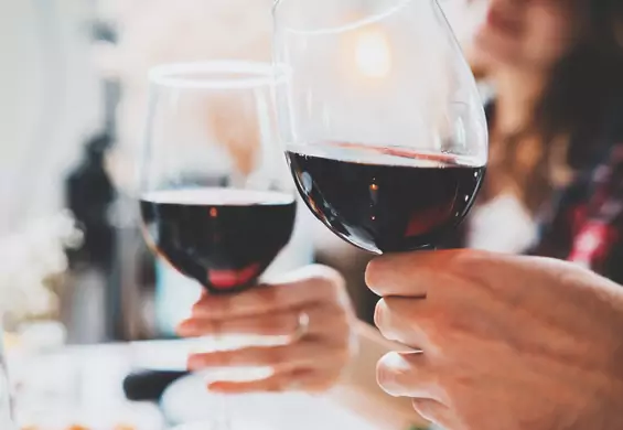 Jeśli chcesz żyć dłużej pij wino. To podziała lepiej niż ćwiczenia