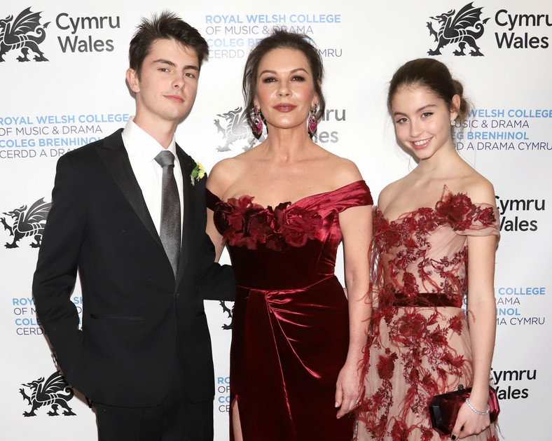 Catherine Zeta-Jones - dumna mama Dylana i Carys