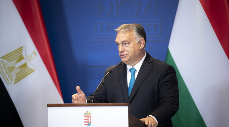 Orbán Viktor videóban mesélt az üzemanyagárak befagyasztásáról /Fotó: MTI/Miniszterelnöki Sajtóiroda/Benko Vivien Cher