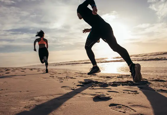 Wybieramy zestawy do ćwiczenia na plaży - coś dla fit freaków na wakacjach