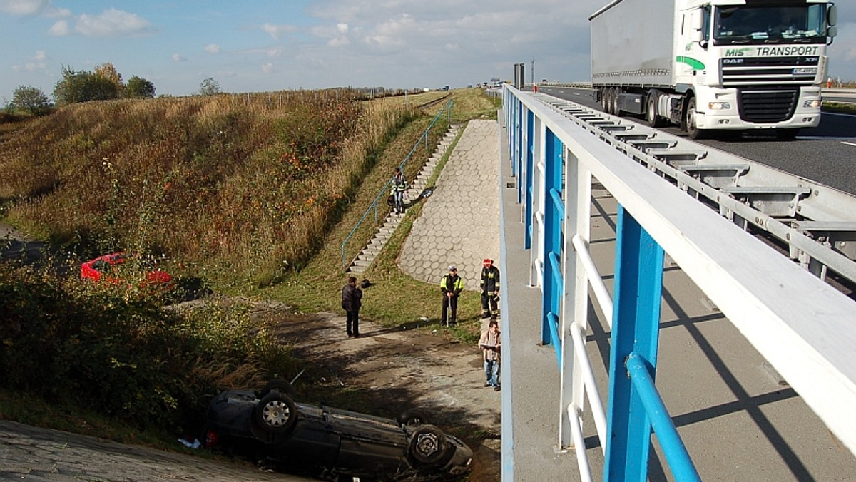 Komendant Straży Miejskiej w Ostrawie Jiří Veselý zginął w wypadku drogowym do jakiego doszło rano na opolskim odcinku autostrady A4 - poinformował serwis 24opole.pl.