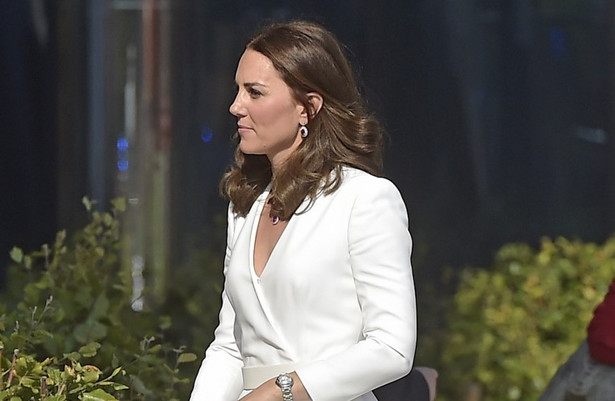 Kate Middleton w białym żakiecie idealnym na święta