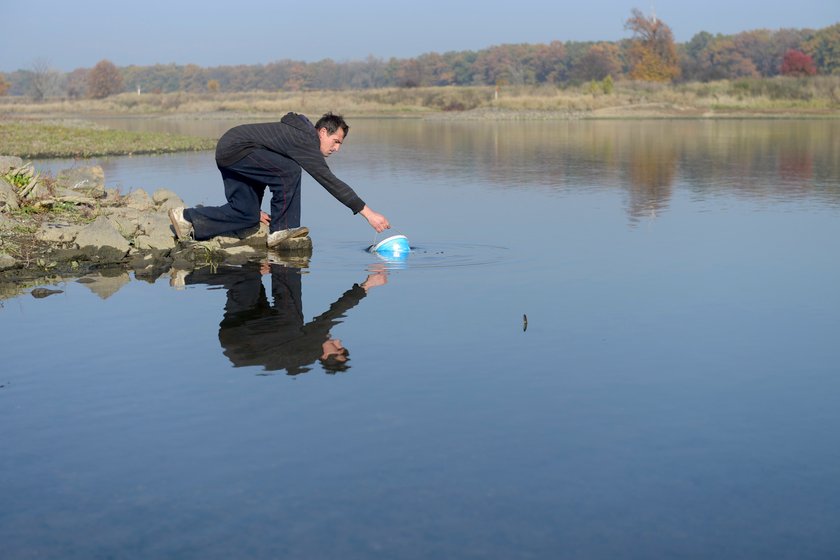 Mieszkają w namiocie nad brzegiem Odry