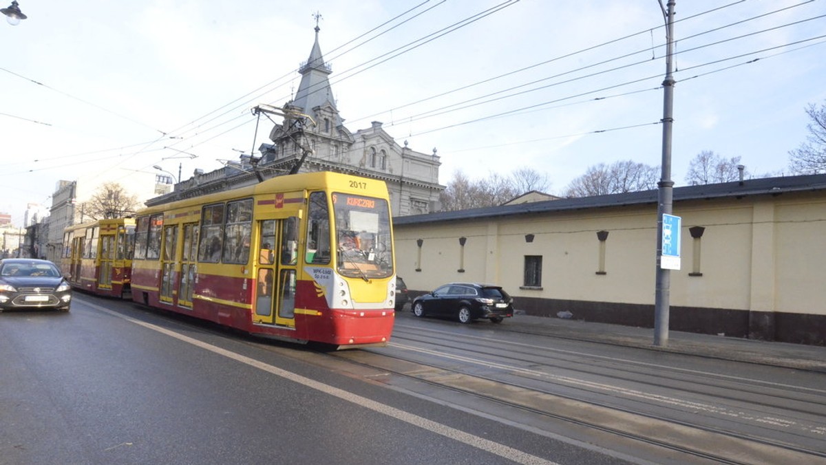 Katarzyna Kobro, Irena Tuwim, Michalina Wisłocka, ale także łódzkie włókniarki i harcerki znalazły się wśród wybitnych postaci prezentowanych na przystankach komunikacji miejskiej w Łodzi z okazji stulecia nadania Polkom praw wyborczych przypadającego 28 listopada.