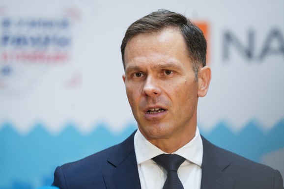 "Stremimo ka proseku penzija od 650 evra i plata od 1.400 evra!" Mali: "Do 2027. ulažemo oko 18 milijardi evra kroz 323 projekta širom zemlje"