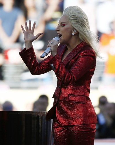 Lady Gaga zaśpiewała na Super Bowl 2016