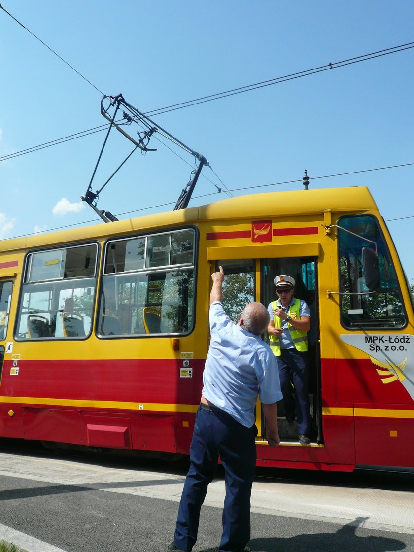 Upał w Łodzi. Awarie tramwajów. Na Mickiewicza złamał się pantograf