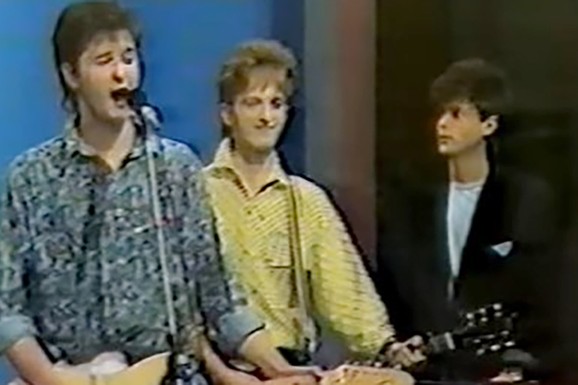 ČLANOVI CRVENE JABUKE KRENULI NA KONCERT, PA POGINULI Pretužna ispovest majke nastradalog muzičara o kobnom danu, pitao je: "Koliko ću živeti"