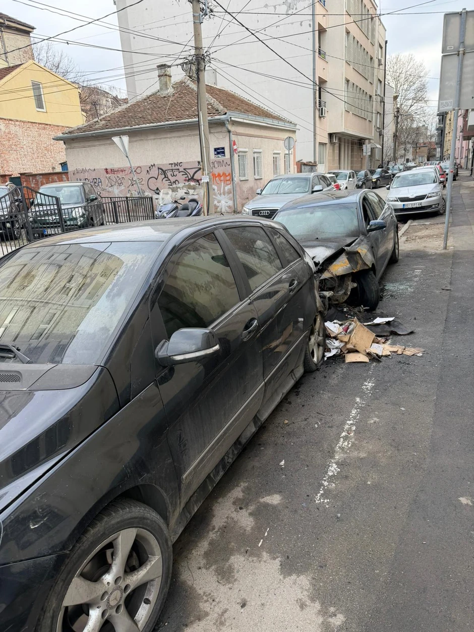 Zapaljen automobil na Vračaru