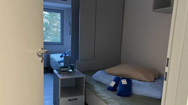 Zakończyła się kompleksowa modernizacja schroniska dla bezdomnych mężczyzn prowadzonego przez Towarzystwo Pomocy im. św. Brata Albert w Gdańsku.. Placówka została gruntownie odnowiona, dostosowana do aktualnych standardów, dzięki czemu powstało ponad 70 miejsc noclegowych dla podopiecznych schroniska.