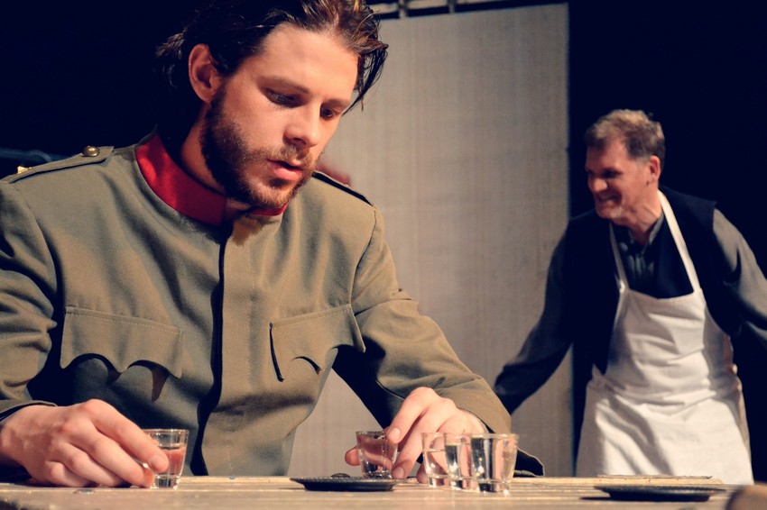 Miloš Đurović u predstavi "Tamo daleko na ostrvu spasa"