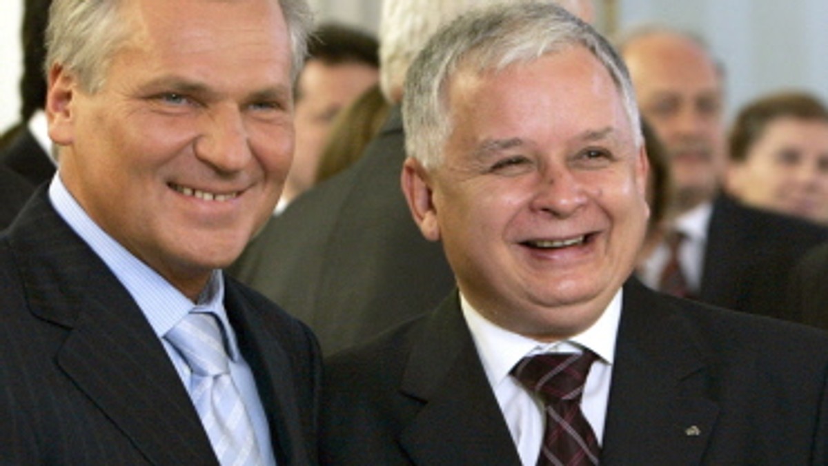 Lech Kaczyński spotyka się z Aleksandrem Kwaśniewskim i konsultuje się z nim w sprawach polityki wschodniej - dowiedział się serwis internetowy TVP Info.