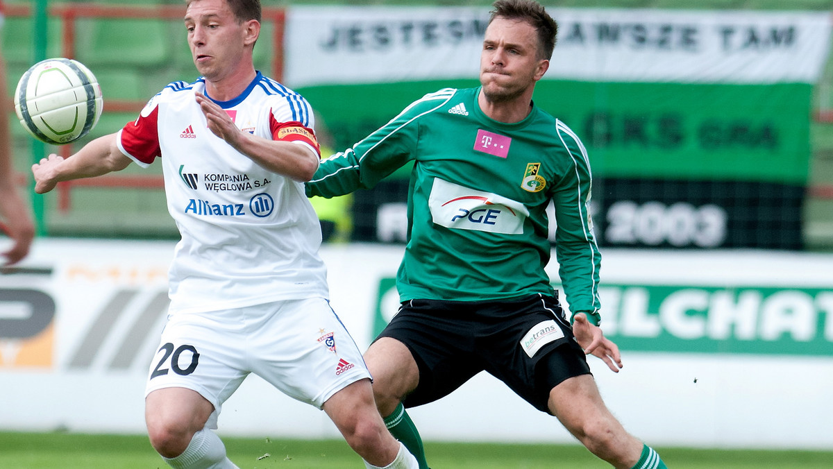 W sobotnim spotkaniu 25. kolejki T-Mobile Ekstraklasy GKS Bełchatów sensacyjnie pokonał Górnika Zabrze 2:0 (1:0). Po tym zwycięstwie Brunatni coraz śmielej mogą myśleć o utrzymaniu się w lidze, natomiast Górnicy po ubiegłotygodniowym przełamaniu z powrotem zanotowali słabe spotkanie.