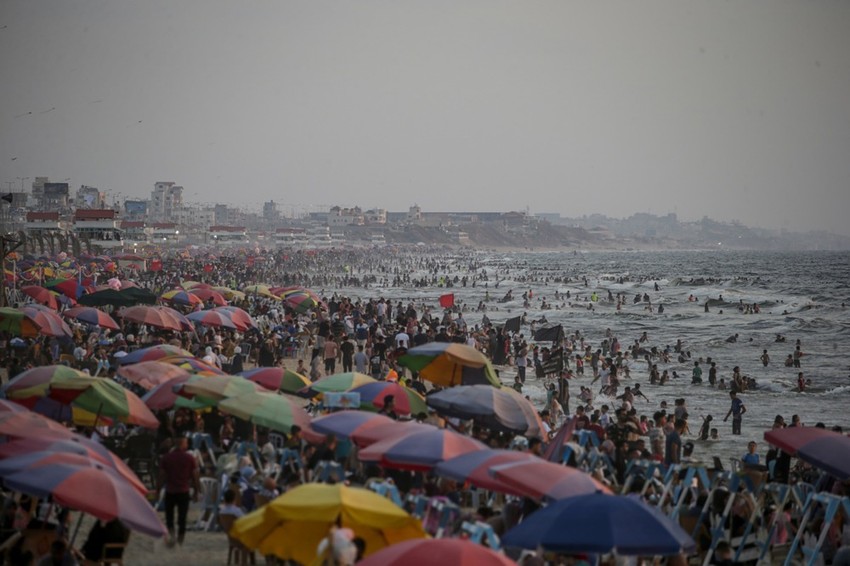 Palestinci na plaži u Gaza Sitiju 7. jula 2023.