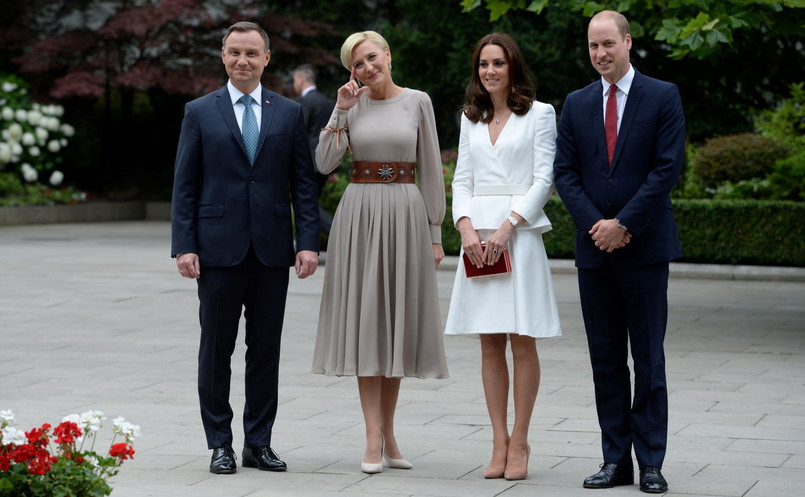 Spotkanie to pierwszy punkt trzydniowej wizyty pary książęcej w Polsce - pierwszej w Europie Środkowo-Wschodniej i pierwszej poza krajami Wspólnoty Narodów, w której biorą udział ich dzieci, książę George i księżniczka Charlotta.