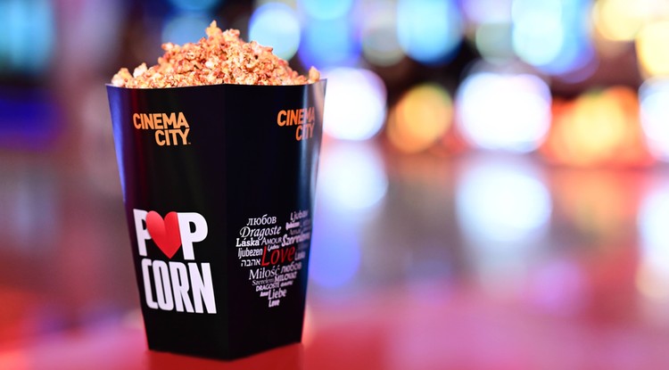 Valentin napi eper ízű rózsaszín popcorn