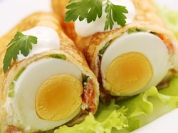 Wielkanocne danie dla opornych: naleśniki z jajem