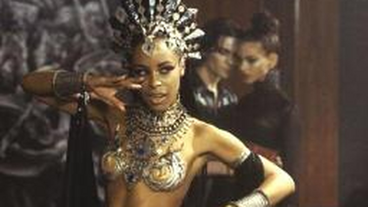 Film "Queen of the Damned", w którym główną rolę zagrała tragicznie zmarła piosenkarka Aaliyah, został wprawdzie bardzo źle przyjęty przez krytyków, ale nie