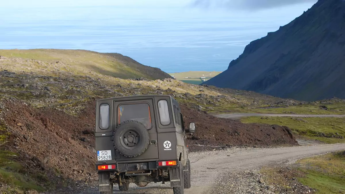 Honkerem po Islandii: Gejzery i wodospady