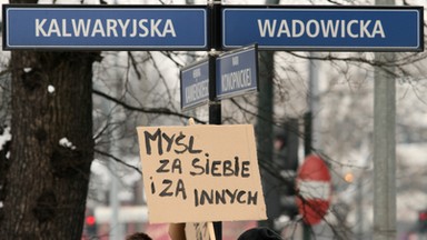 "Artyści — malarze" wpadli na gorącym uczynku. Dostali szmaty i naprawiali szkody