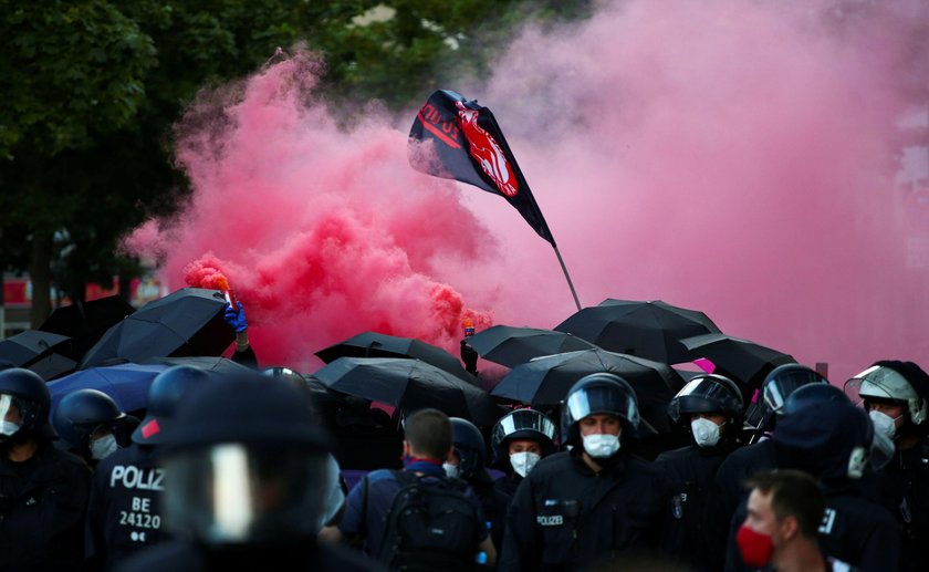 Koronawirus w Niemczech: protesty przeciwko restrykcjom