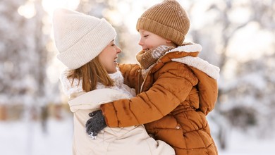 Ferie zimowe bez nudy i chaosu. Jak je zaplanować, żeby dziecko naprawdę odpoczęło