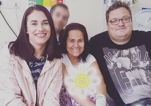 Ana Miščuk (u sredini) sa porodicom