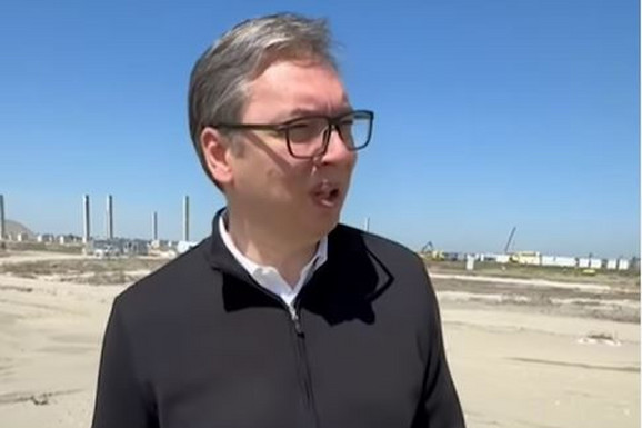 "RADI SE, GRADI" Vučić seo za volan "škode" i nenajavljeno posetio gradilište "EXPO 2027": Baš sam srećan, neverovatno kako izgleda (VIDEO)