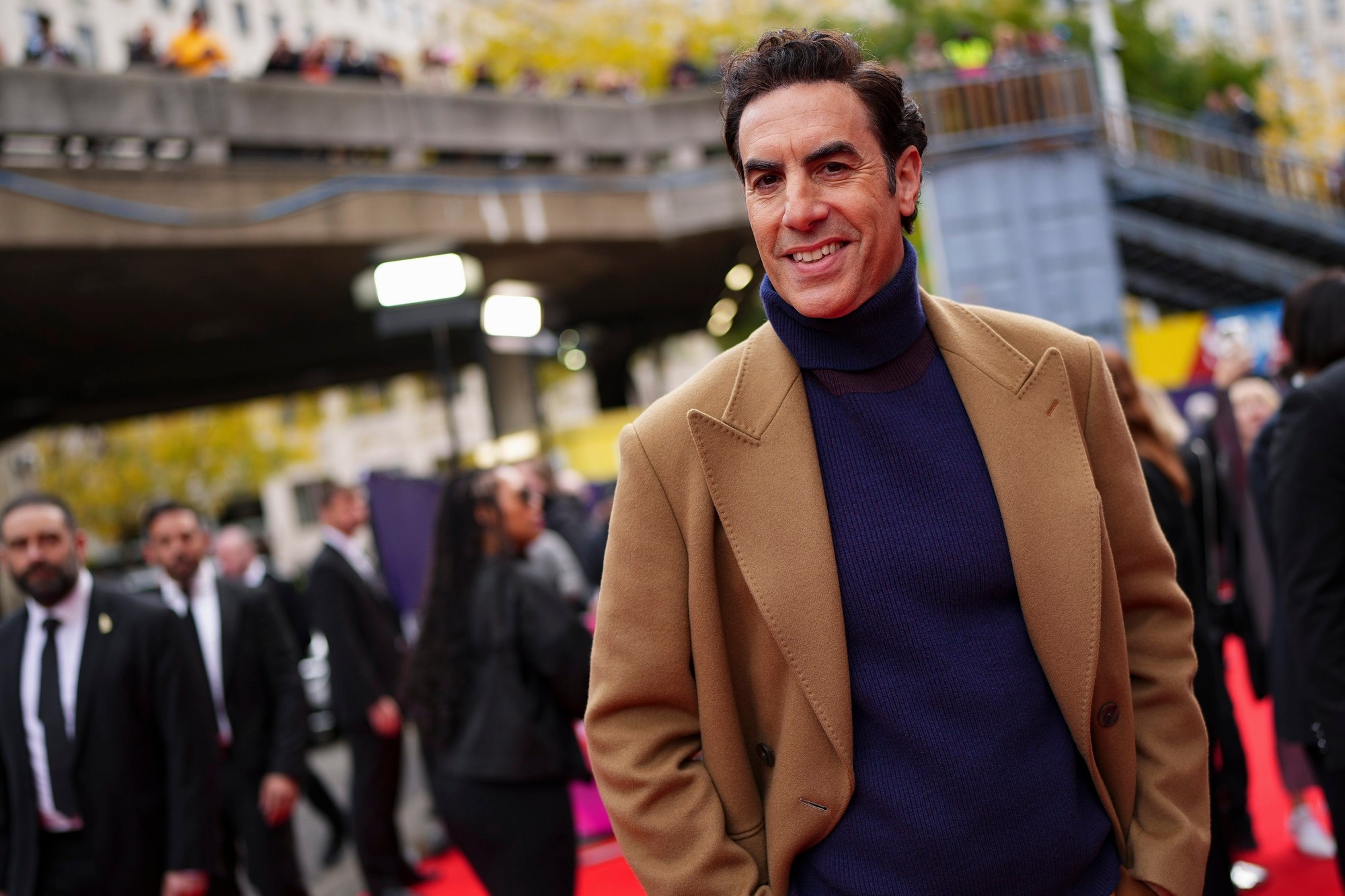 Anglický komik a herec Sacha Baron Cohen.