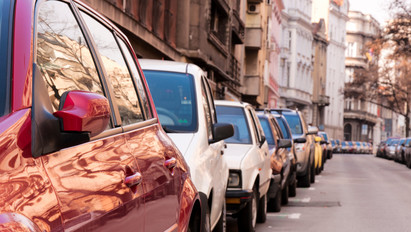 Holnaptól még több helyen kell fizetni a parkolásért Budapesten - mutatjuk, hol figyeljen!