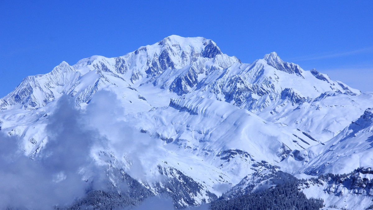 Mont Blanc a crescut cu aproape doi metri în doi ani. Ce altitudine a atins cel mai înalt vârf din Europa de Vest