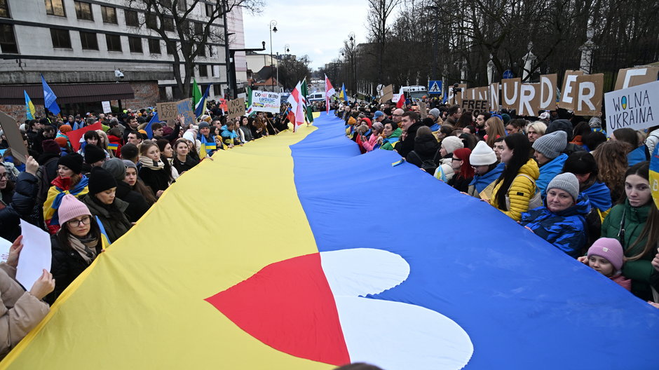 Manifestacja przed rosyjską ambasadą w Warszawie 