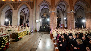 Poznań: uroczysta msza św. z okazji 1050-lecia chrztu Polski