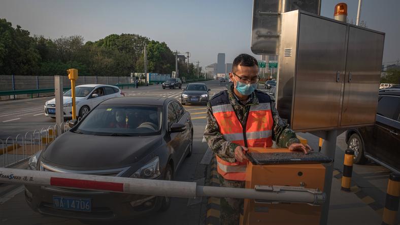 Kierowcy opuszczają Wuhan po odblokowaniu granic miasta
