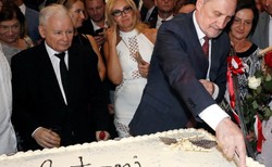 Kaczyński chwali Macierewicza podczas jego urodzin. "Niezwykle twardy, asertywny człowiek" [FOTO]