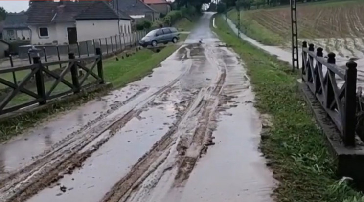 Villámárvíz öntött el mindent Eszteregnyében ás Rigyácon / Fotó: Tények